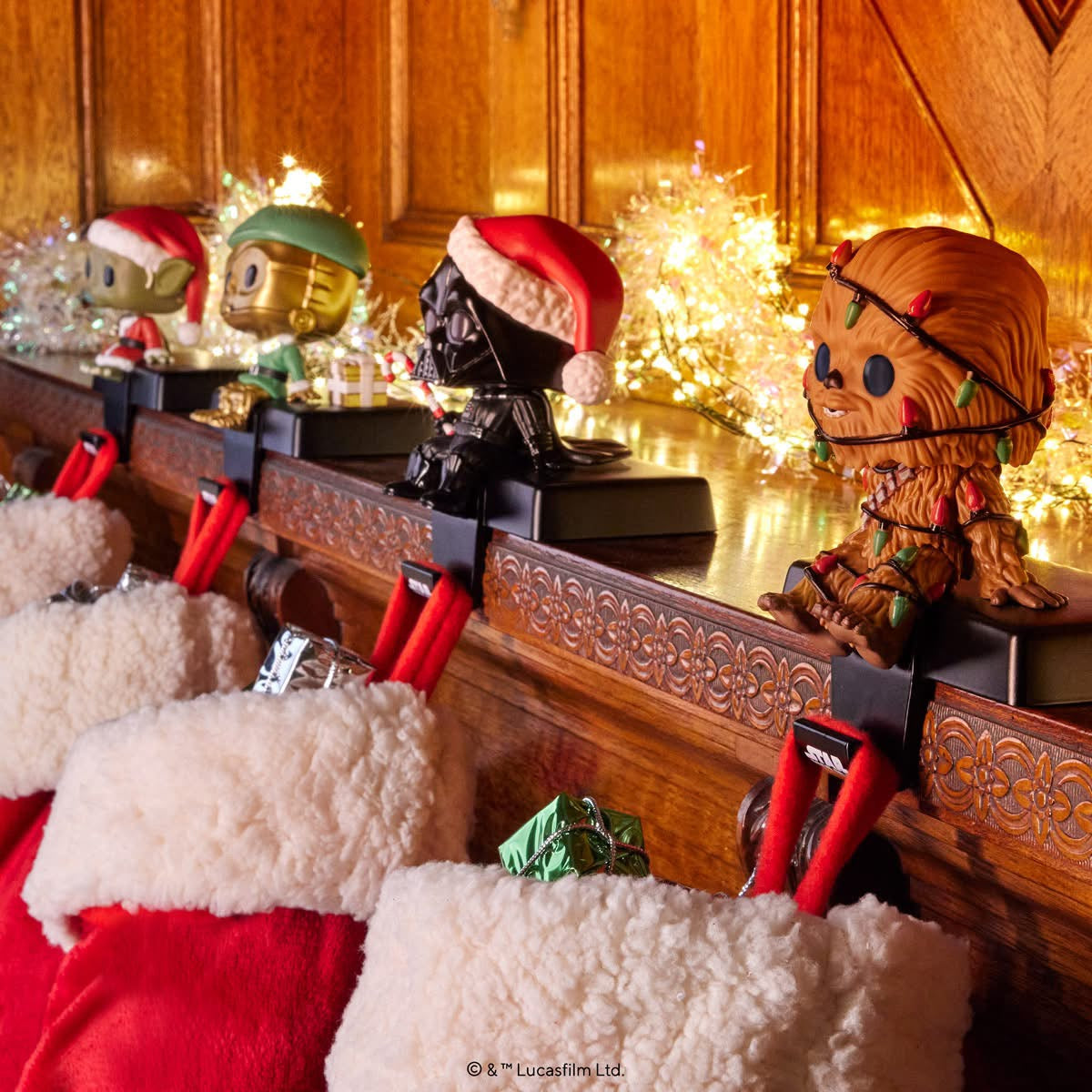 Pop! Weihnachtsstrumpfhalter Chewbacca mit Weihnachtsgirlanden