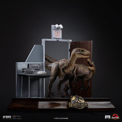 Statue Raptors at the Kitchen's Door - Jurassic Park - Art Scale 1/10 - Jurassic World