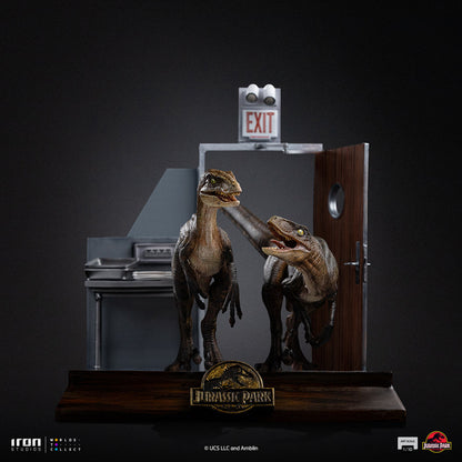 Statue Raptors at the Kitchen's Door - Jurassic Park - Art Scale 1/10 - Jurassic World