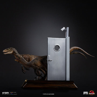 Statue Raptors at the Kitchen's Door - Jurassic Park - Art Scale 1/10 - Jurassic World
