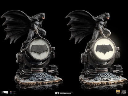 Batman on Batsignal Statue - Zack Snyder's Justice League - Art Scale 1/10