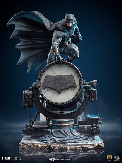 Batman on Batsignal Statue - Zack Snyder's Justice League - Art Scale 1/10