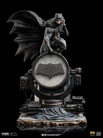 Batman on Batsignal Statue - Zack Snyder's Justice League - Art Scale 1/10