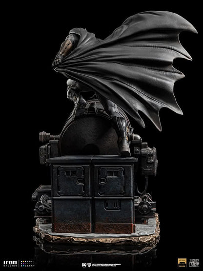 Batman on Batsignal Statue - Zack Snyder's Justice League - Art Scale 1/10