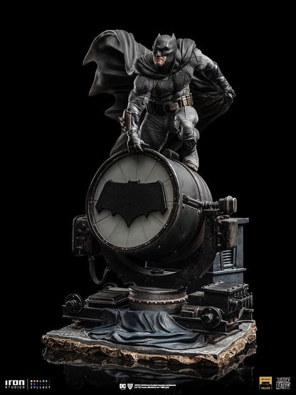 Batman on Batsignal Statue - Zack Snyder's Justice League - Art Scale 1/10