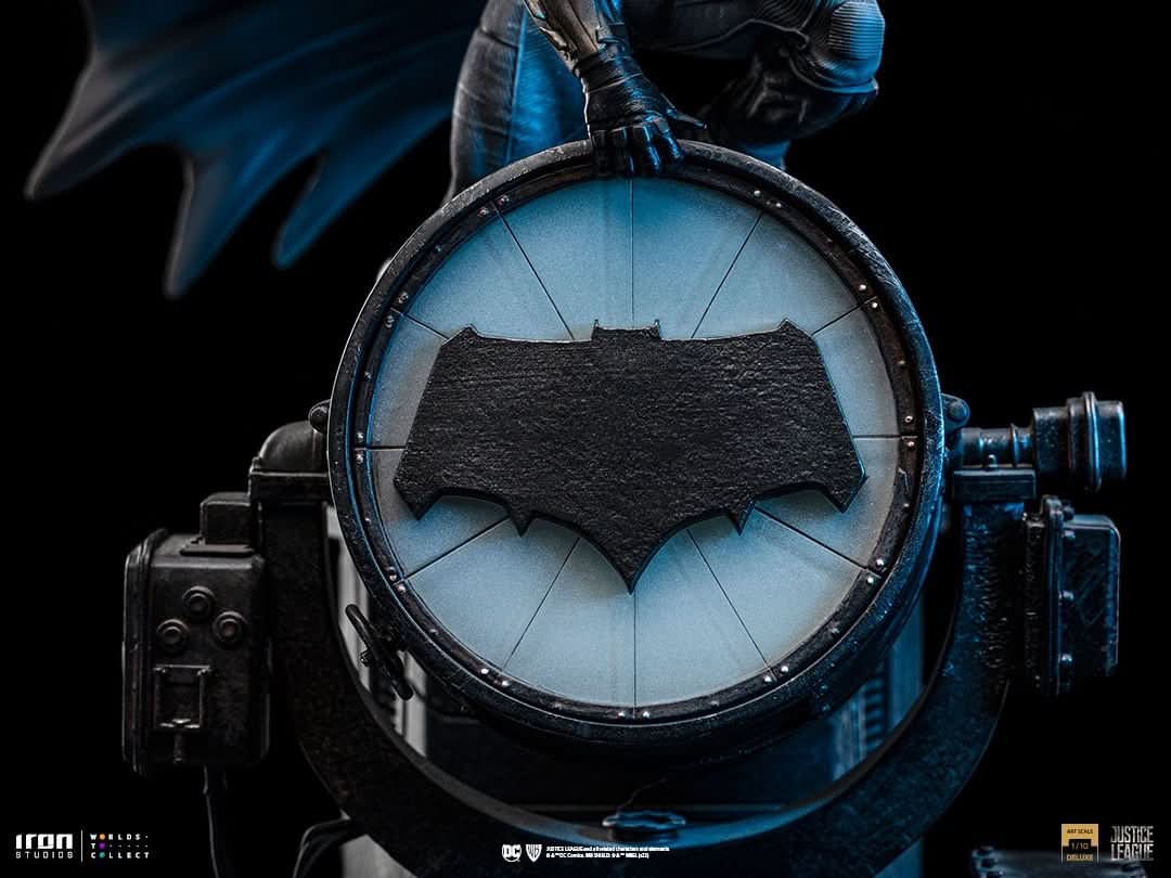 Batman on Batsignal Statue - Zack Snyder's Justice League - Art Scale 1/10