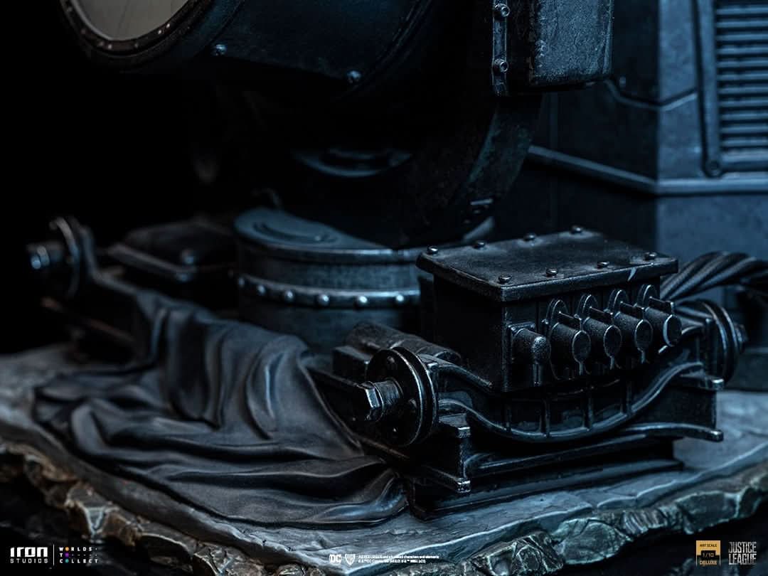 Batman on Batsignal Statue - Zack Snyder's Justice League - Art Scale 1/10