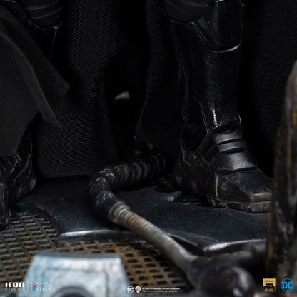 Batman Unleashed Statue - DC Comics - Art Scale 1/10