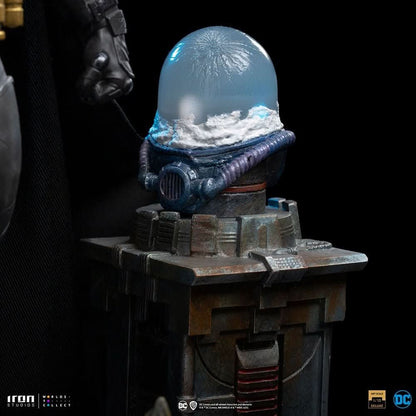 Batman Unleashed Statue - DC Comics - Art Scale 1/10