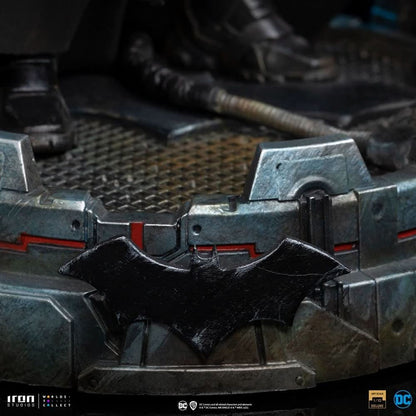 Batman Unleashed Statue - DC Comics - Art Scale 1/10