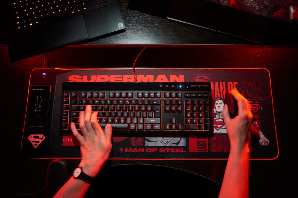 Superman – Übergroße Gaming-Matte und mobiles Ladegerät