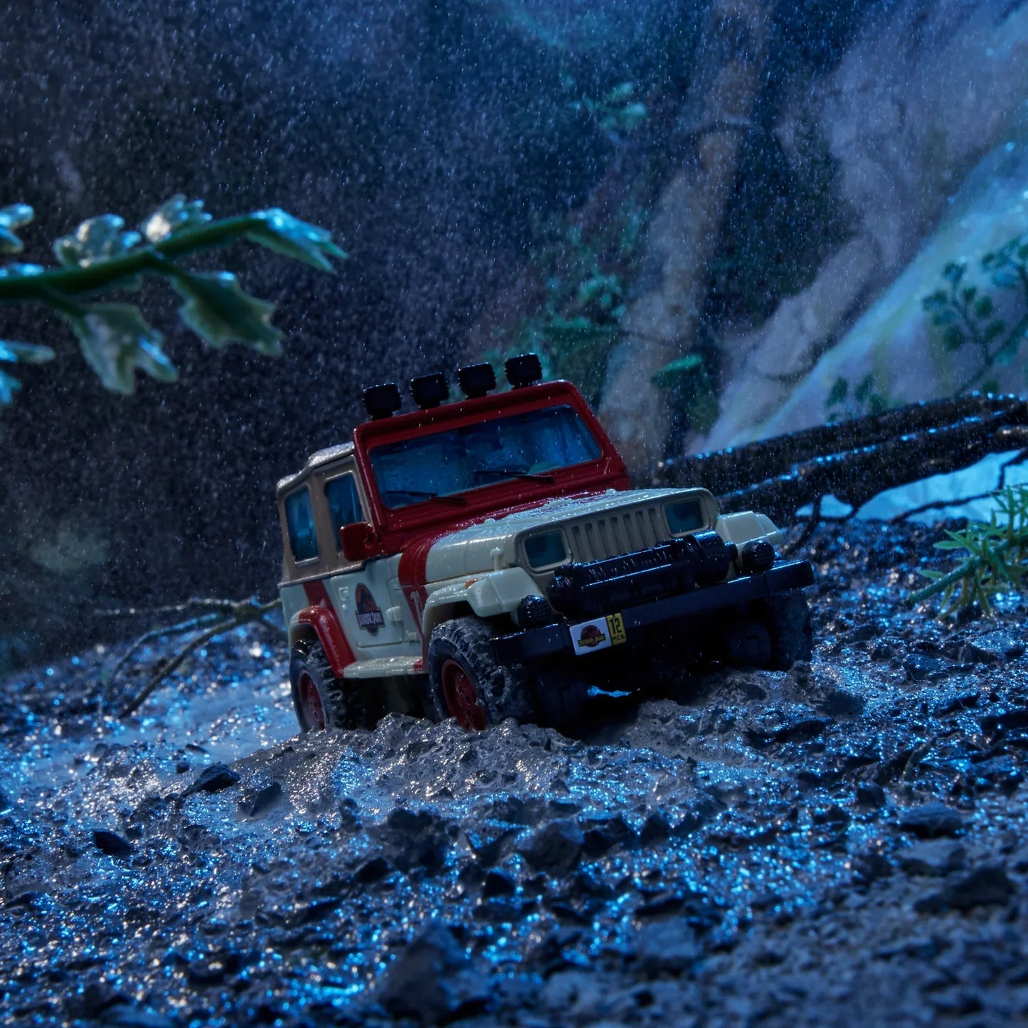 Transformers Collaborative Jurassic Park x Transformers Dilophocon und Autobot JP12