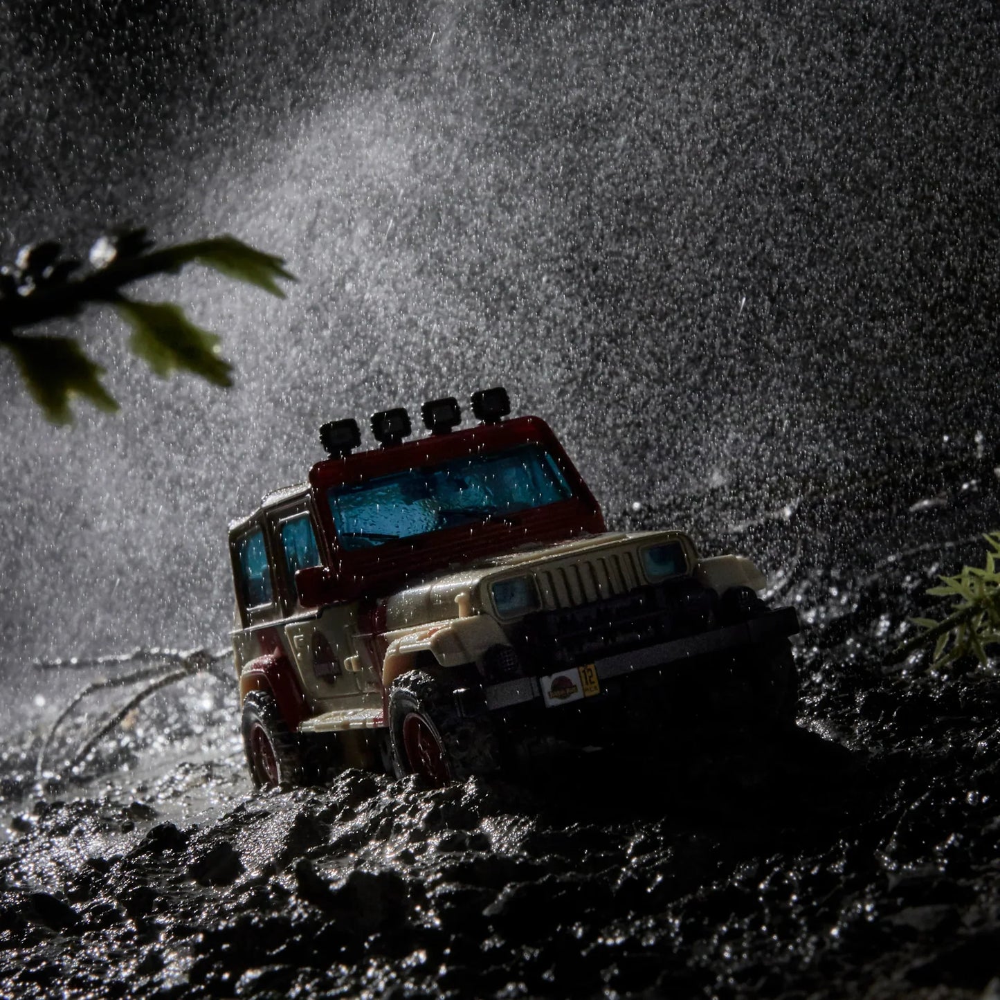 Transformers Collaborative Jurassic Park x Transformers Dilophocon und Autobot JP12