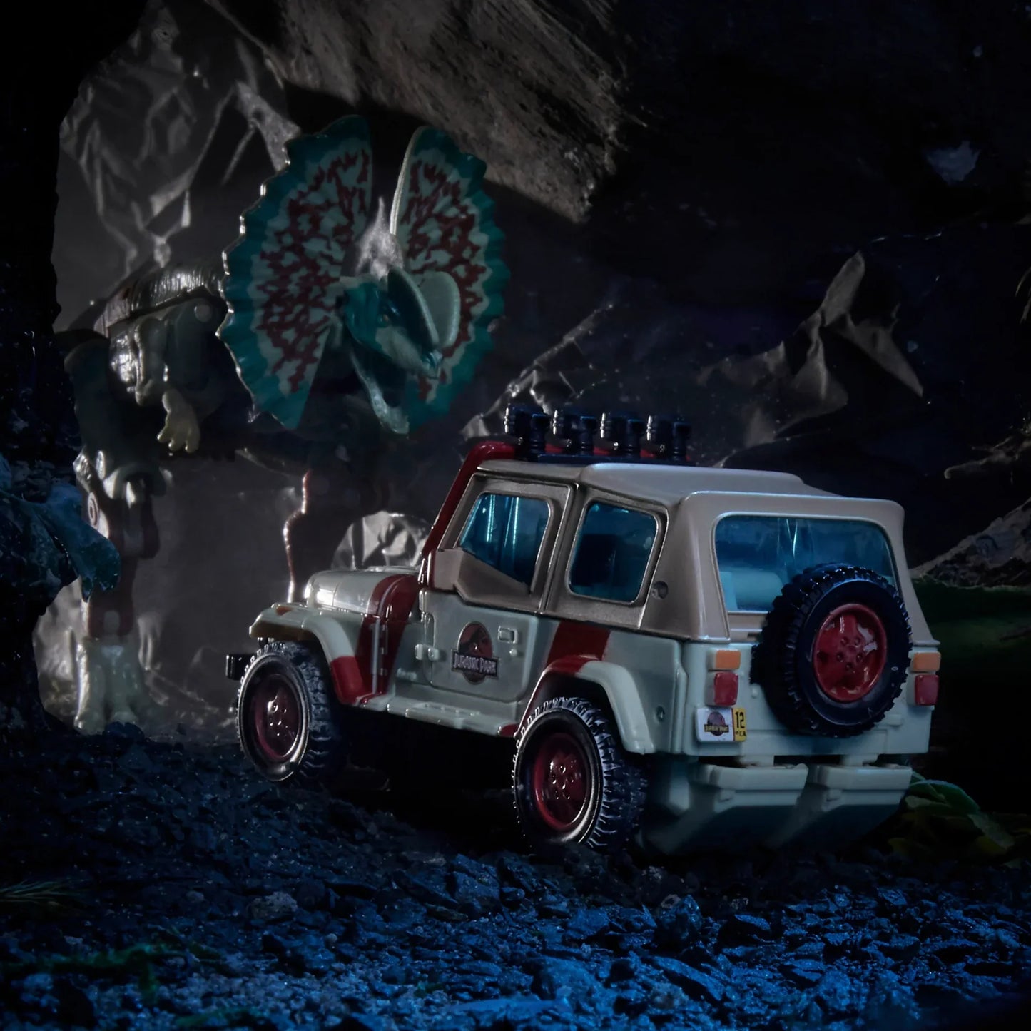 Transformers Collaborative Jurassic Park x Transformers Dilophocon und Autobot JP12