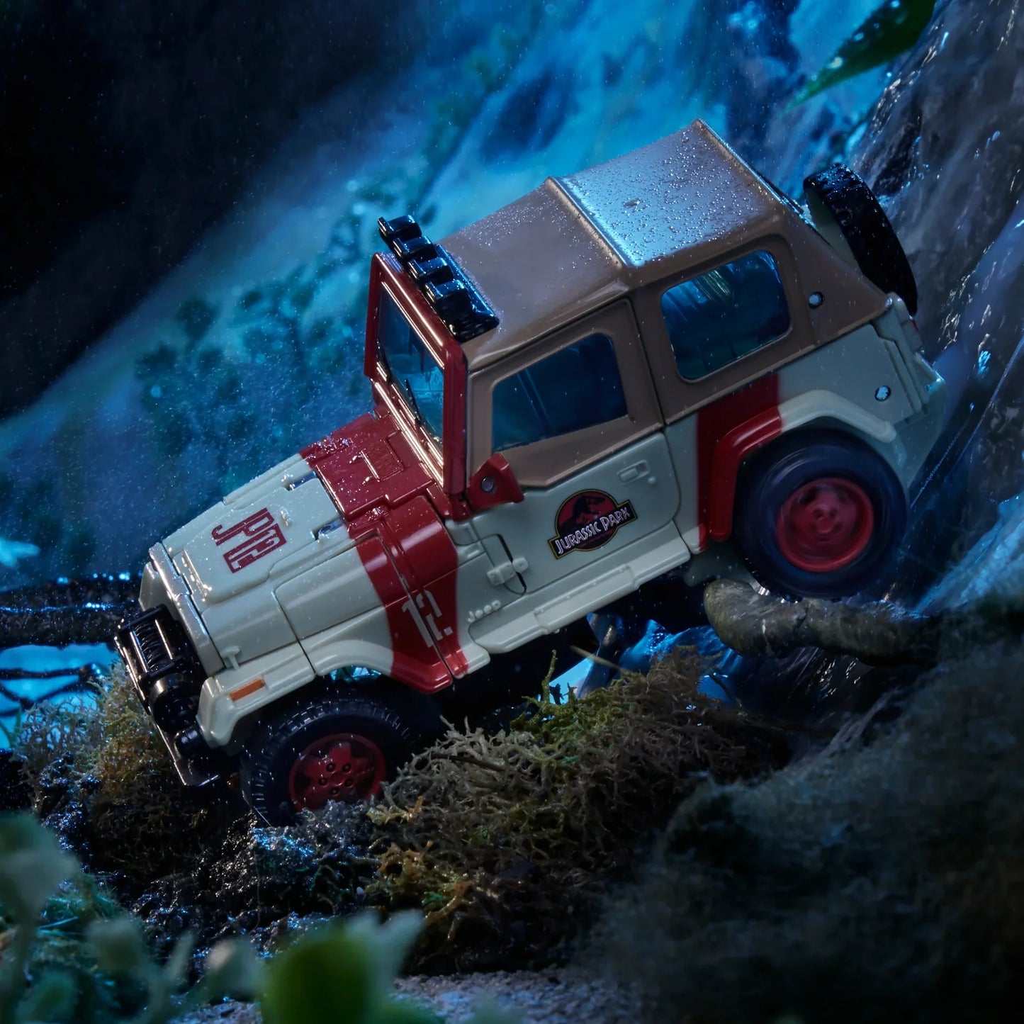 Transformers Collaborative Jurassic Park x Transformers Dilophocon und Autobot JP12
