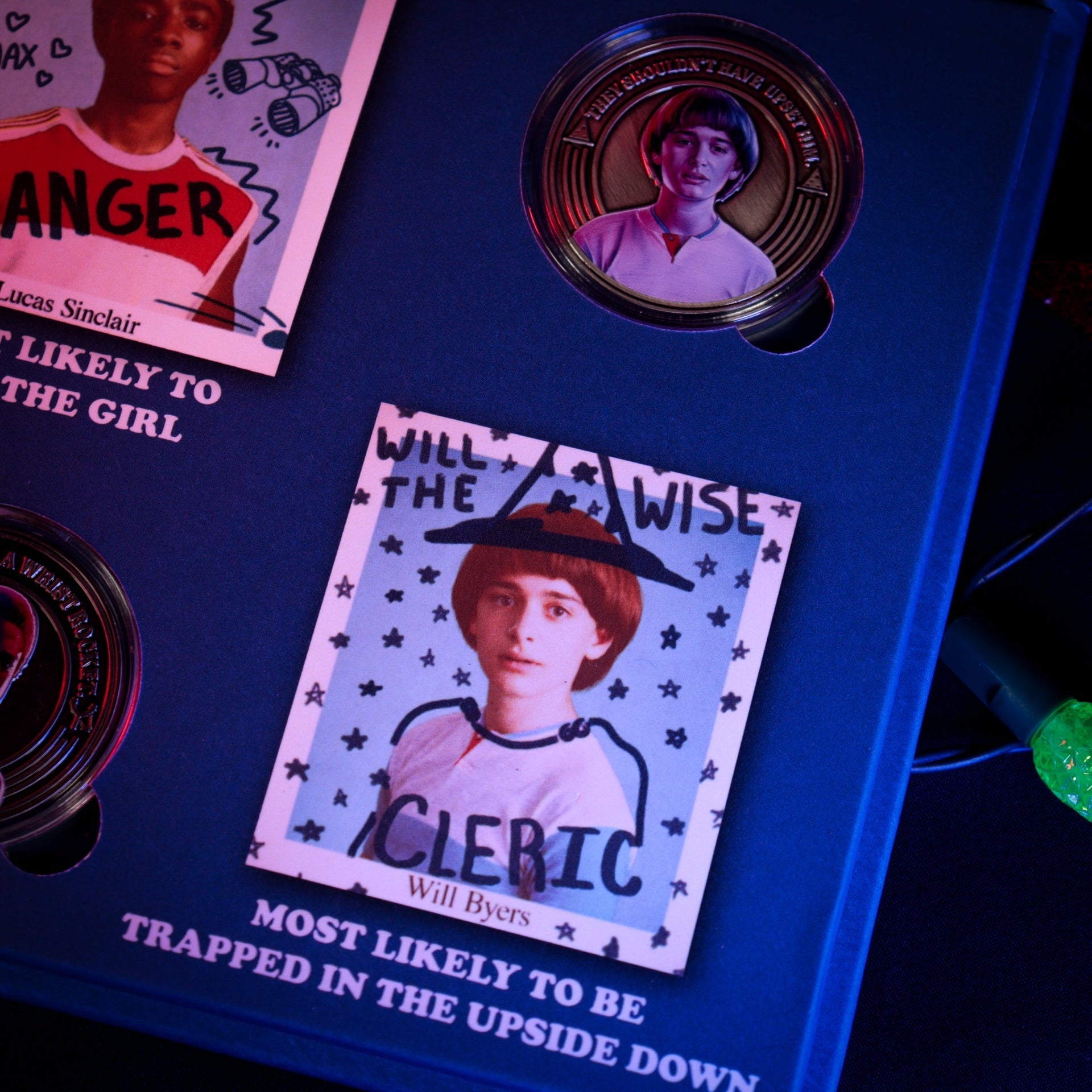 Objet collector Stranger Things - Yearbook Coin AlbumOObjet collector Stranger Things - Yearbook Coin AlbumbObjet collector Stranger Things - Yearbook Coin AlbumjObjet collector Stranger Things - Yearbook Coin AlbumeObjet collector Stranger Things - Yearbook Coin AlbumtObjet collector Stranger Things - Yearbook Coin Album Objet collector Stranger Things - Yearbook Coin AlbumcObjet collector Stranger Things - Yearbook Coin AlbumoObjet collector Stranger Things - Yearbook Coin AlbumlObjet collector Stranger T