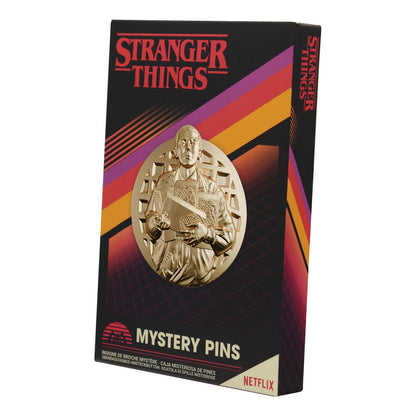 Display de 12 blind boxes Stranger Things - pin’s mystère - blind box angle