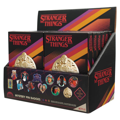 Display de 12 blind boxes Stranger Things - pin’s mystère - présentoir angle