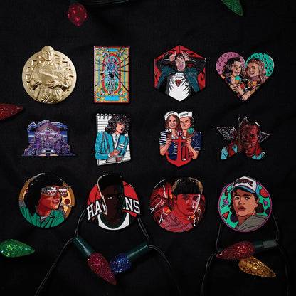 Display de 12 blind boxes Stranger Things - pin’s mystère - mise en situation 1