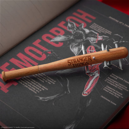 *Stylo Batte de Baseball Cloutée & Pin's Stranger Things