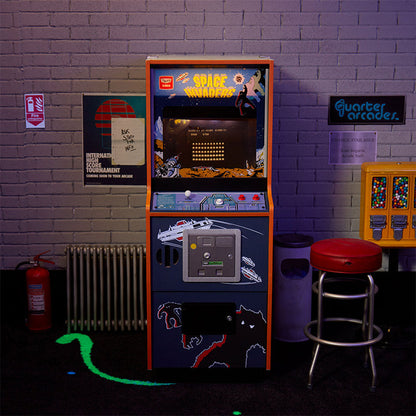 Space Invaders Quarter Size Arcade Cabinet + Münze.