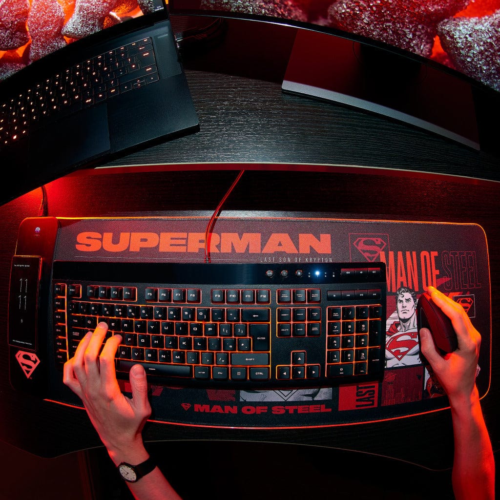 Superman – Übergroße Gaming-Matte und mobiles Ladegerät