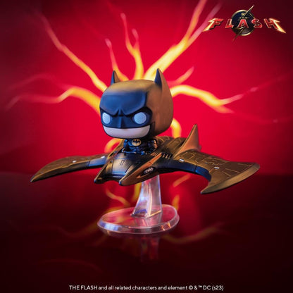 Batman in Batwing - der Blitz
