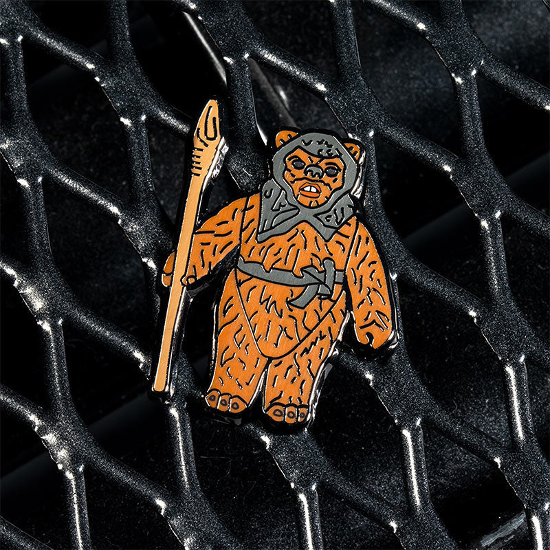 Star Wars Pin-Set 1.42 – R2-D2 (mit aufklappbarem Lichtschwert) und Romba